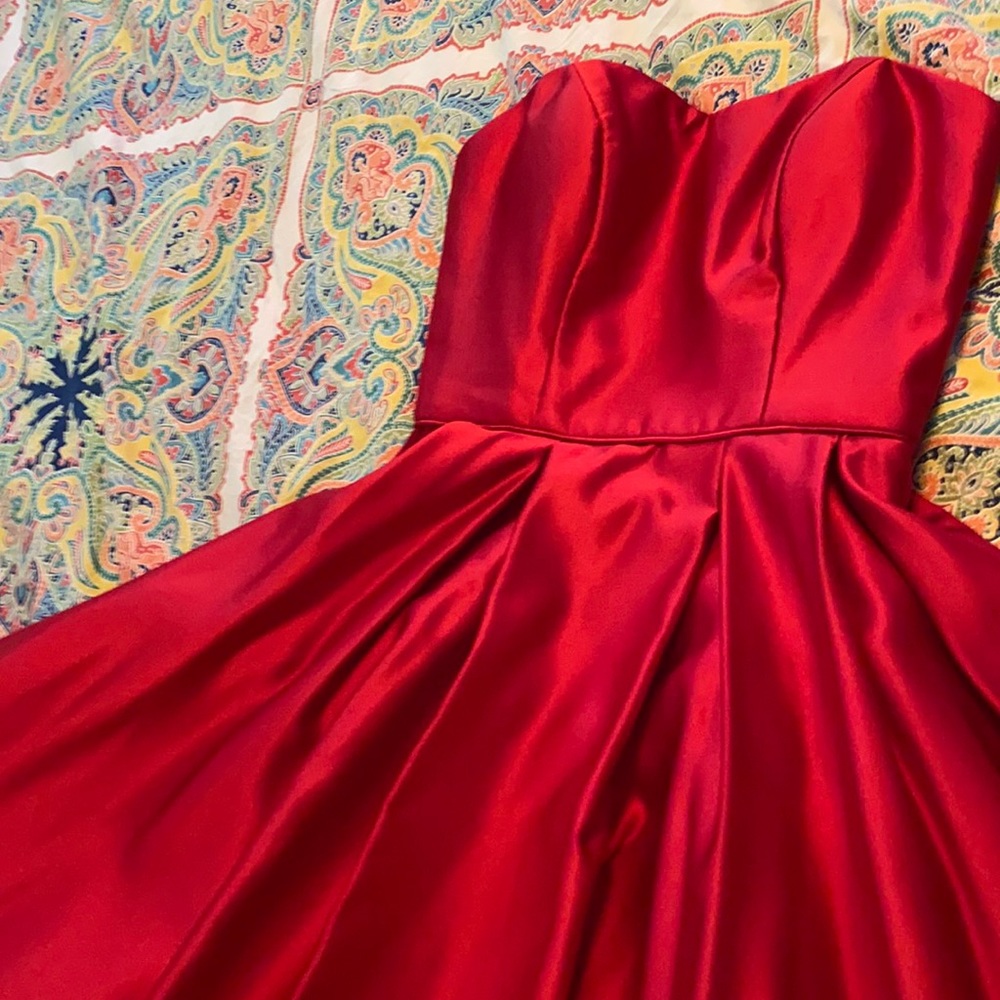 Betsy Adam Size 2 Polyester fab & Acetate lining